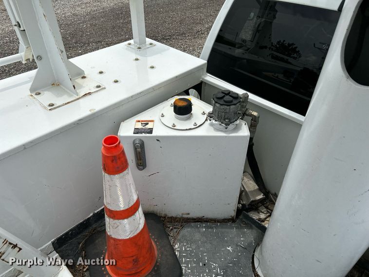 image for item KW9216 2013 Dodge Ram 5500HD  bucket truck