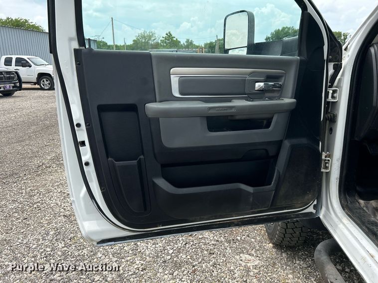 image for item KW9216 2013 Dodge Ram 5500HD  bucket truck