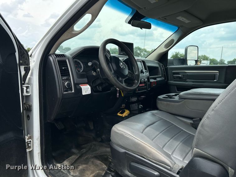 image for item KW9216 2013 Dodge Ram 5500HD  bucket truck