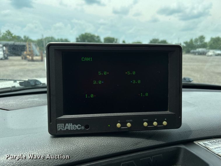 image for item KW9216 2013 Dodge Ram 5500HD  bucket truck