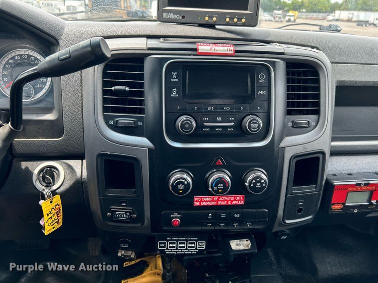 image for item KW9216 2013 Dodge Ram 5500HD  bucket truck