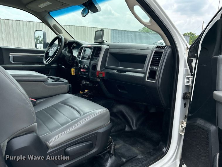 image for item KW9216 2013 Dodge Ram 5500HD  bucket truck