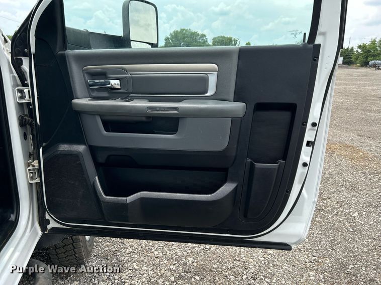 image for item KW9216 2013 Dodge Ram 5500HD  bucket truck