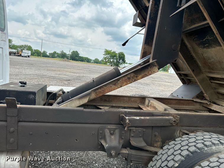 image for item KW9217 2007 GMC C7500  dump truck