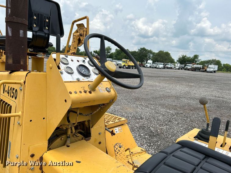 image for item KW9218 1994 Vermeer V4150  trencher