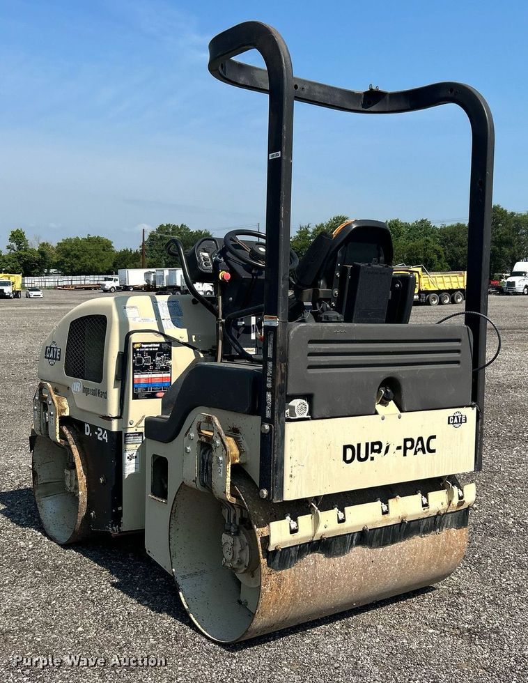 image for item KW9222 2006 Ingersoll Rand DuraPac DD24  double drum vibratory roller