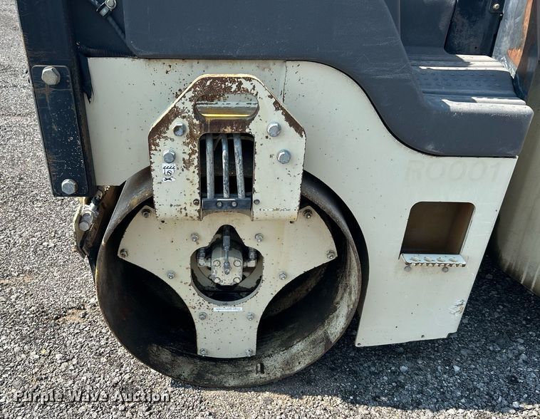 image for item KW9222 2006 Ingersoll Rand DuraPac DD24  double drum vibratory roller
