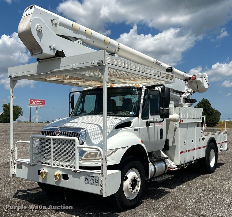 image for item KW9226 2010 International 4400  bucket truck