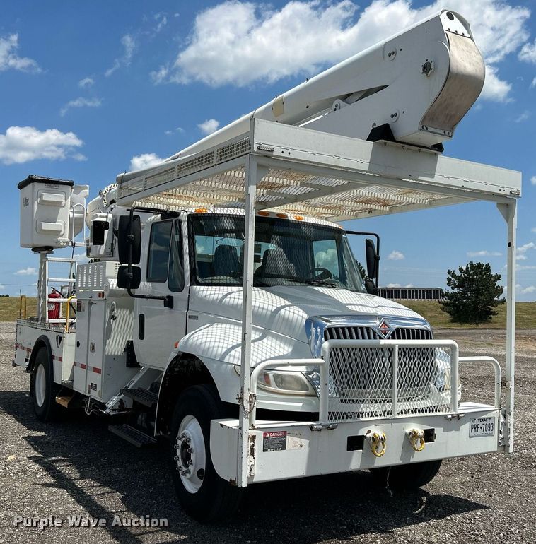 image for item KW9226 2010 International 4400  bucket truck