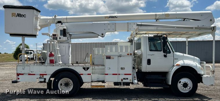 image for item KW9226 2010 International 4400  bucket truck