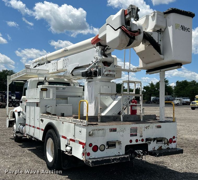 image for item KW9226 2010 International 4400  bucket truck