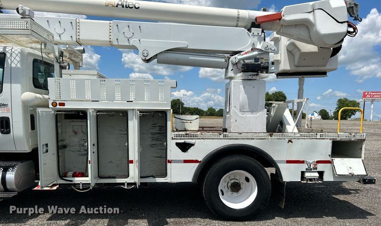 image for item KW9226 2010 International 4400  bucket truck