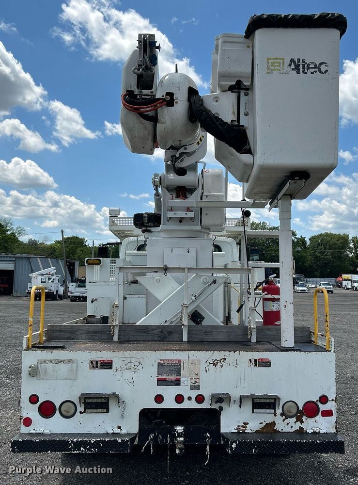 image for item KW9226 2010 International 4400  bucket truck