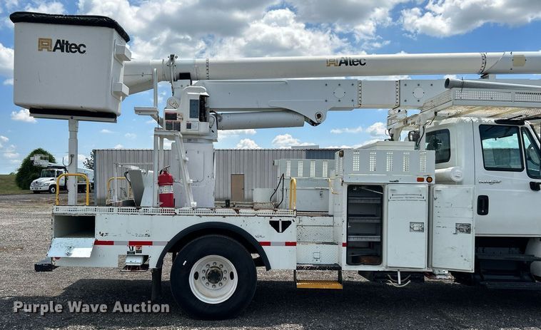 image for item KW9226 2010 International 4400  bucket truck