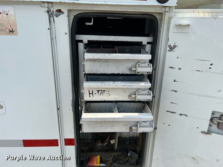 image for item KW9226 2010 International 4400  bucket truck