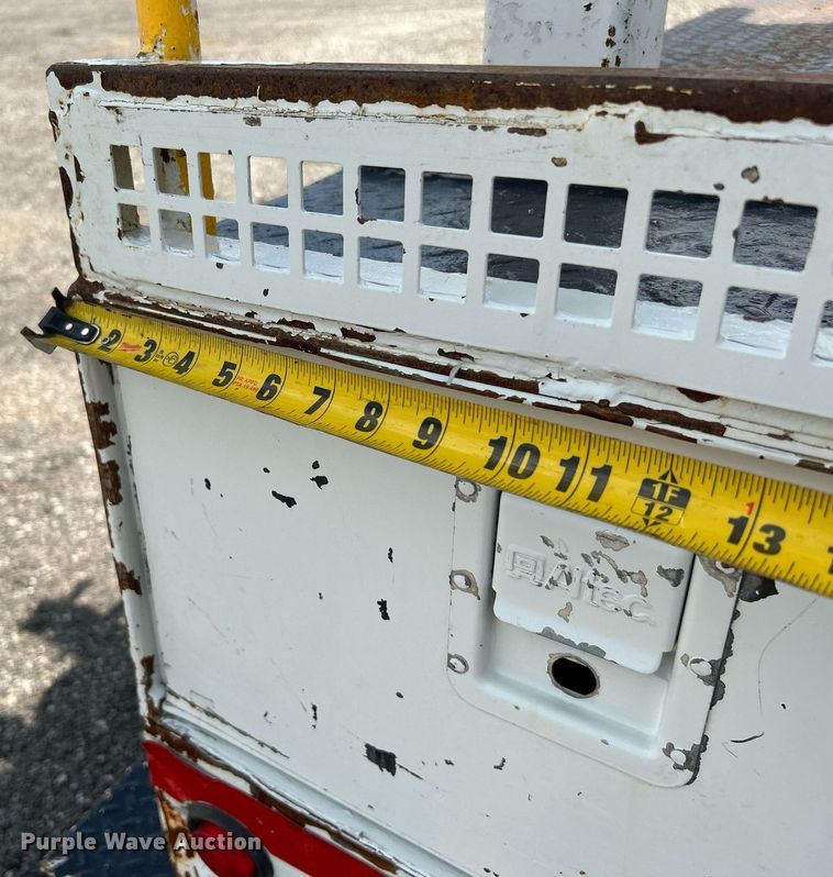 image for item KW9226 2010 International 4400  bucket truck