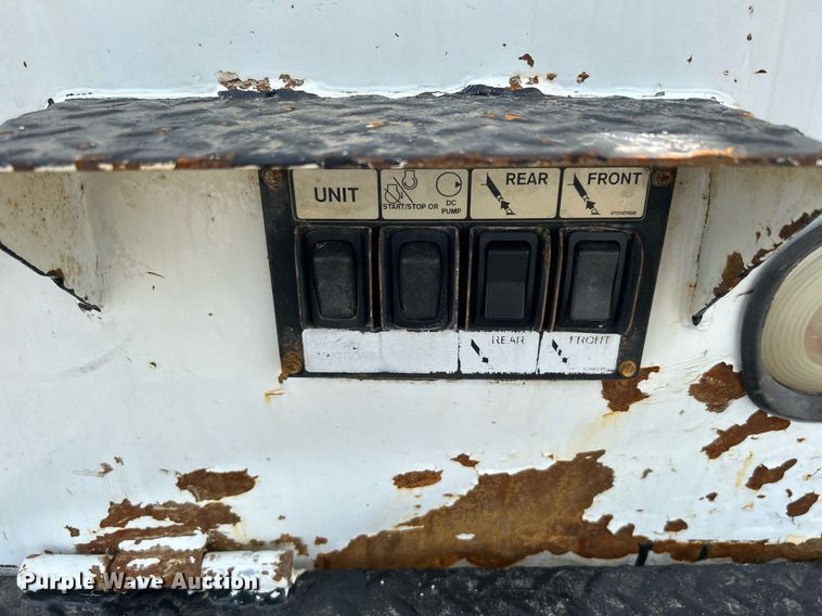 image for item KW9226 2010 International 4400  bucket truck