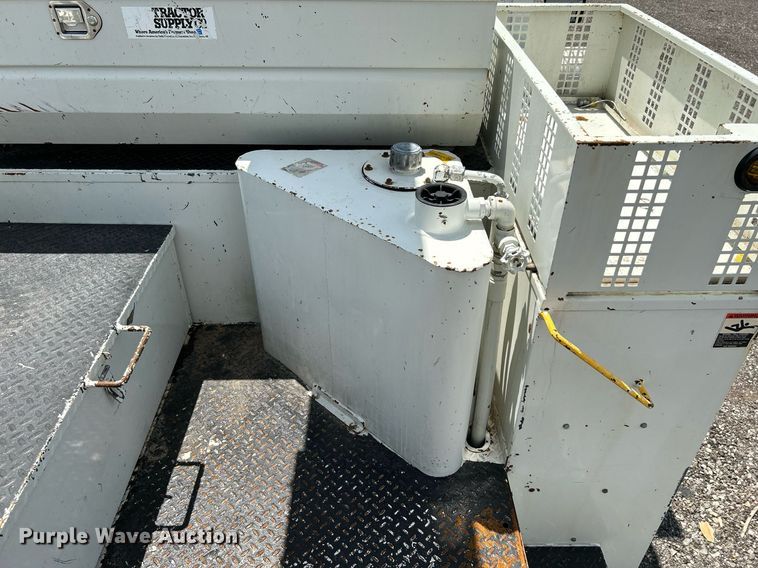 image for item KW9226 2010 International 4400  bucket truck