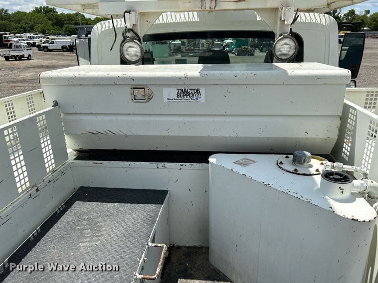 image for item KW9226 2010 International 4400  bucket truck