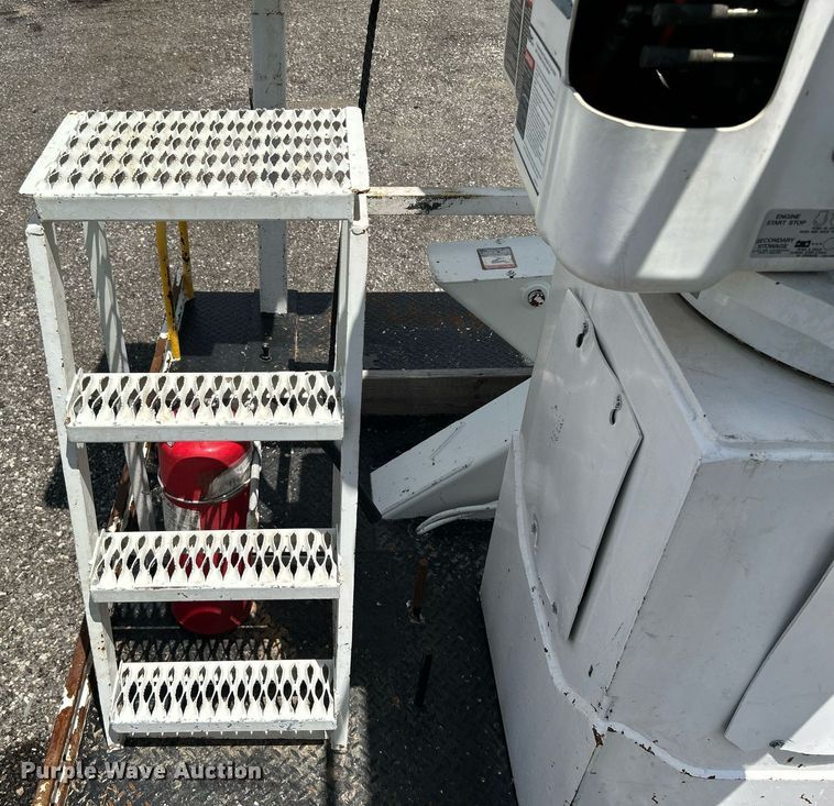 image for item KW9226 2010 International 4400  bucket truck