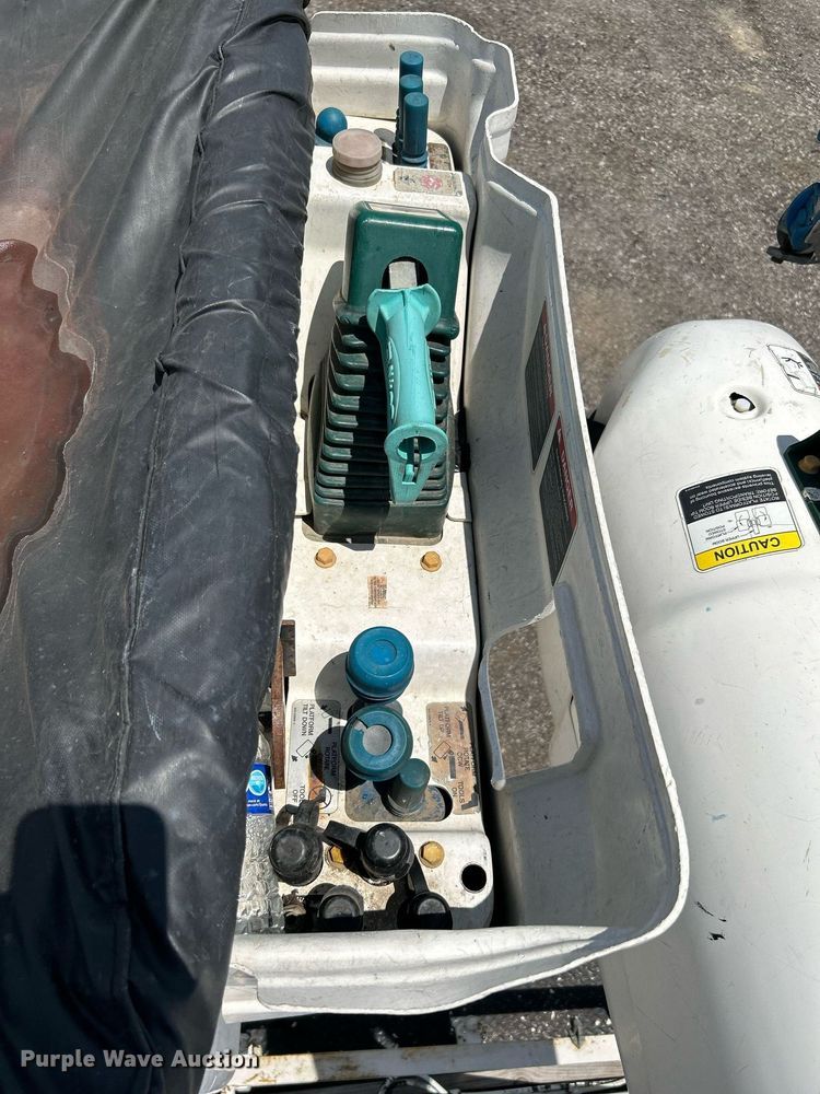 image for item KW9226 2010 International 4400  bucket truck