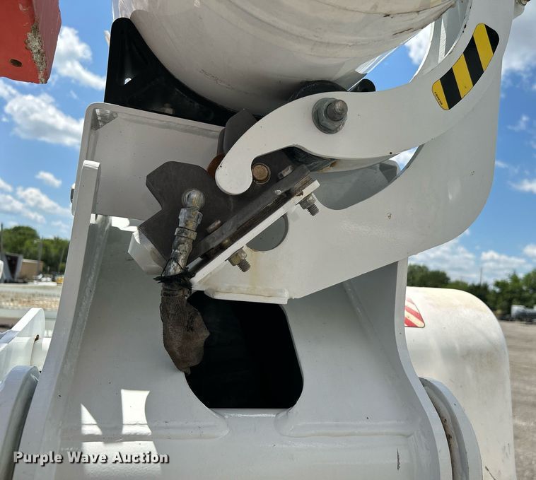 image for item KW9226 2010 International 4400  bucket truck