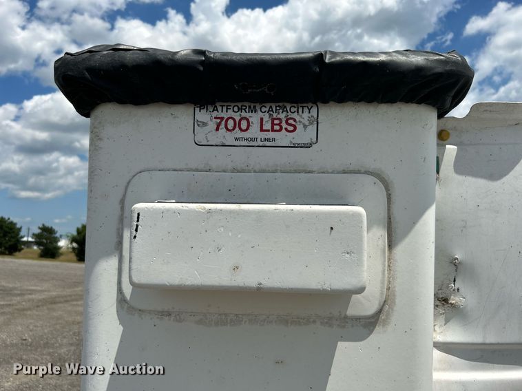 image for item KW9226 2010 International 4400  bucket truck