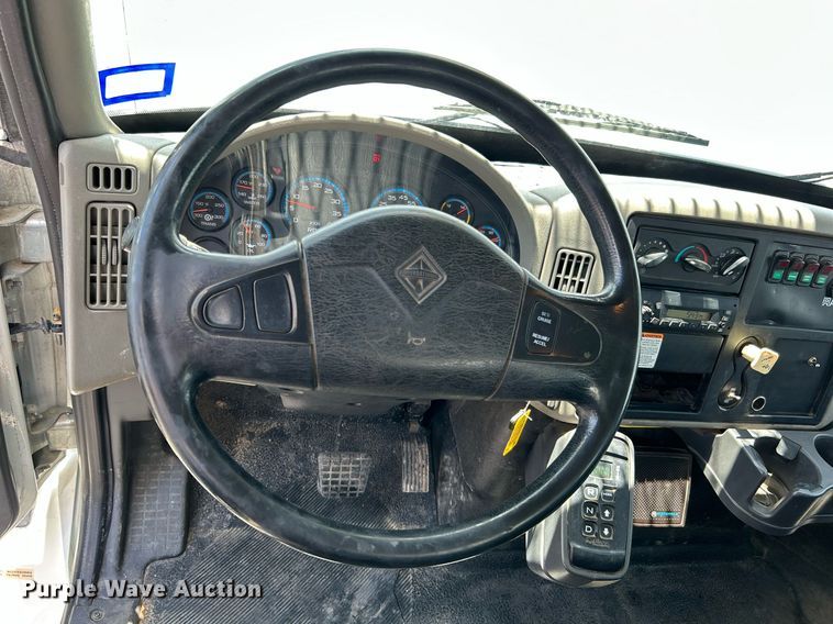 image for item KW9226 2010 International 4400  bucket truck