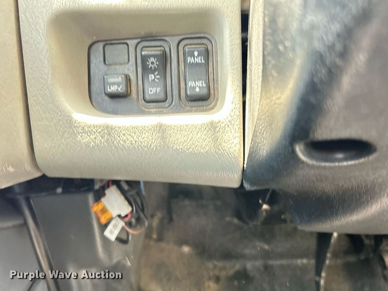 image for item KW9226 2010 International 4400  bucket truck