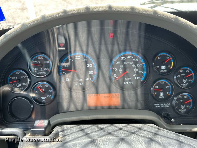 image for item KW9226 2010 International 4400  bucket truck