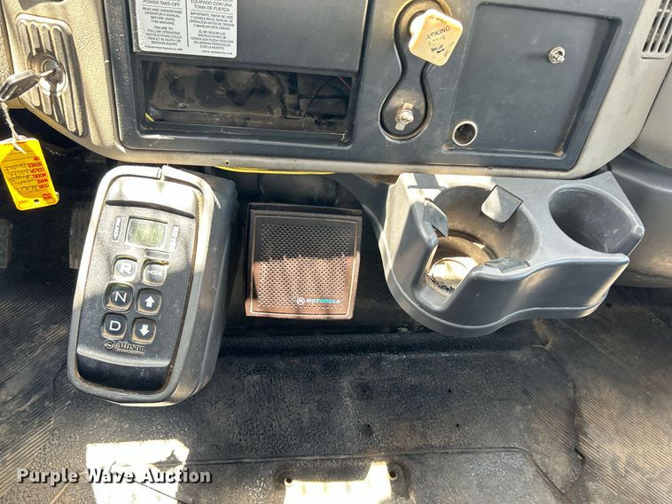 image for item KW9226 2010 International 4400  bucket truck