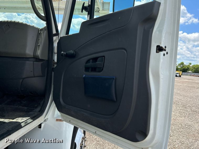 image for item KW9226 2010 International 4400  bucket truck