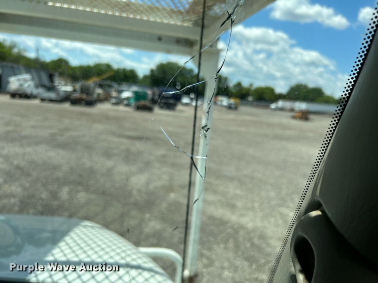 image for item KW9226 2010 International 4400  bucket truck