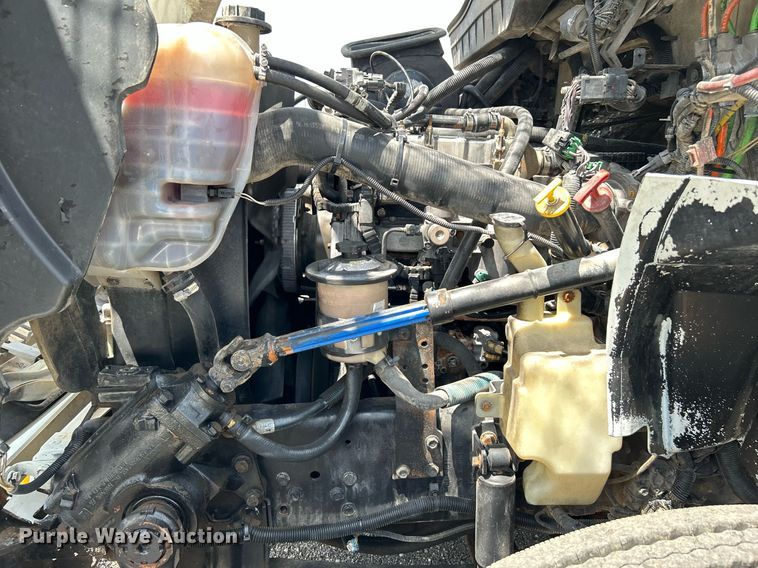 image for item KW9226 2010 International 4400  bucket truck