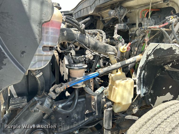 image for item KW9226 2010 International 4400  bucket truck