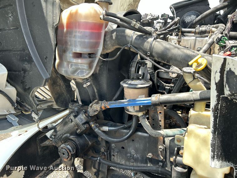 image for item KW9226 2010 International 4400  bucket truck