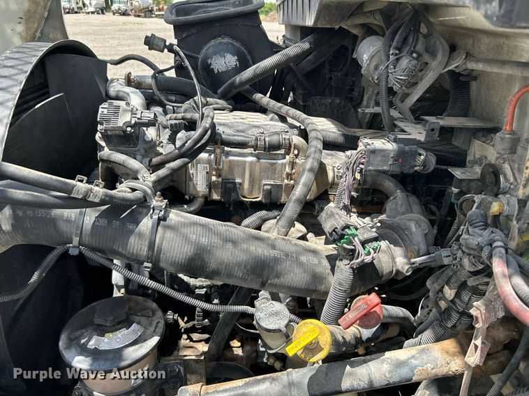 image for item KW9226 2010 International 4400  bucket truck