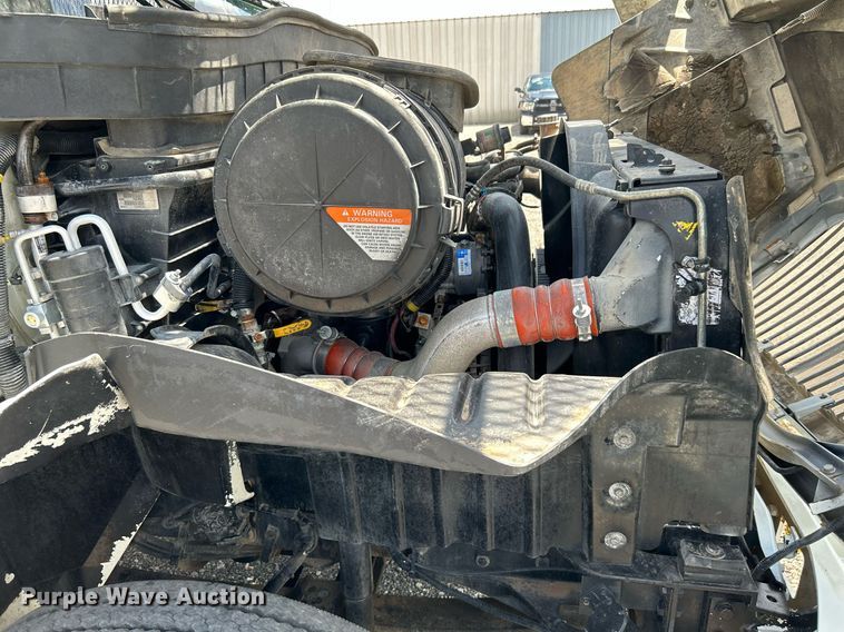 image for item KW9226 2010 International 4400  bucket truck