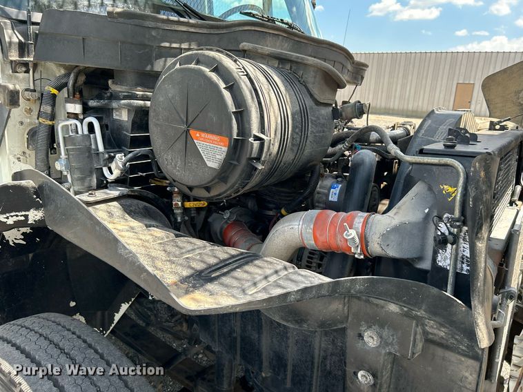 image for item KW9226 2010 International 4400  bucket truck