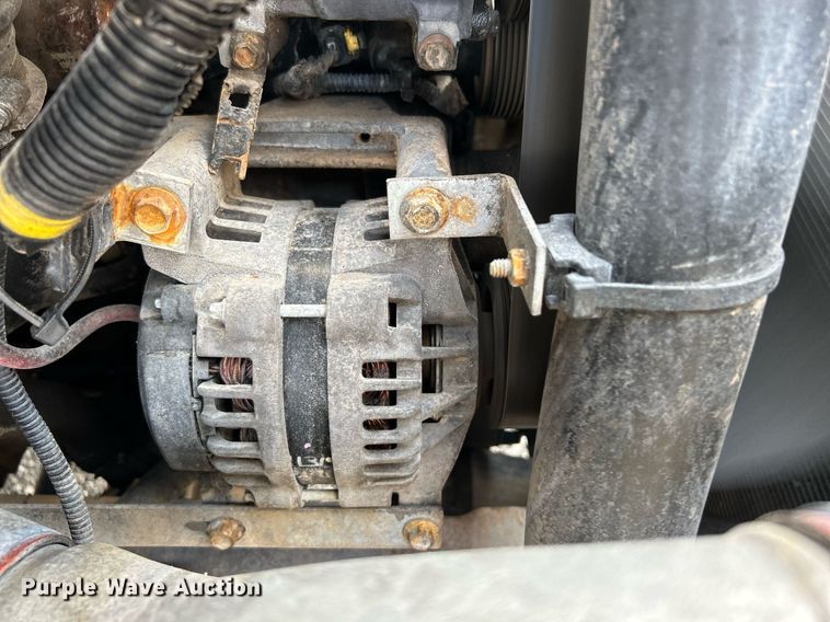 image for item KW9226 2010 International 4400  bucket truck