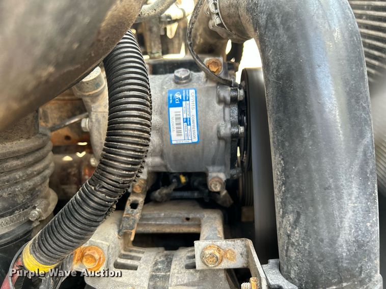 image for item KW9226 2010 International 4400  bucket truck