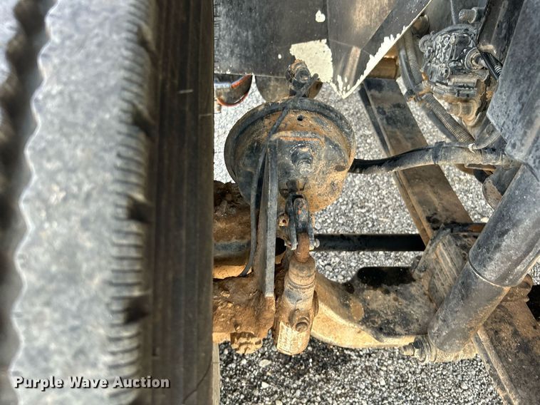 image for item KW9226 2010 International 4400  bucket truck