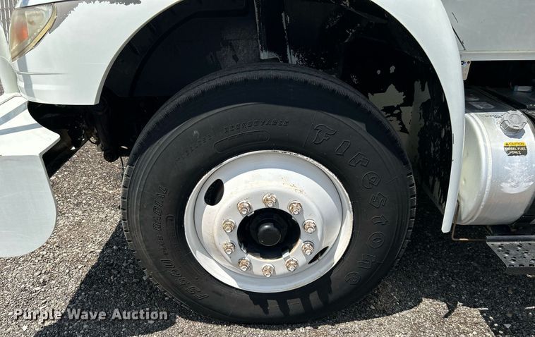 image for item KW9226 2010 International 4400  bucket truck