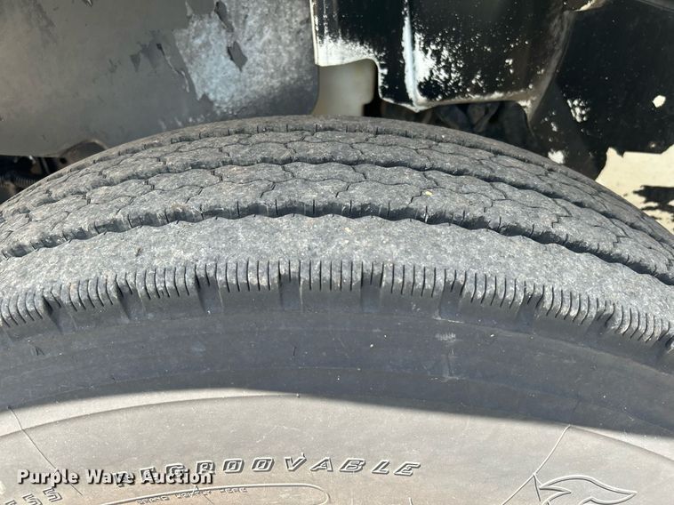 image for item KW9226 2010 International 4400  bucket truck