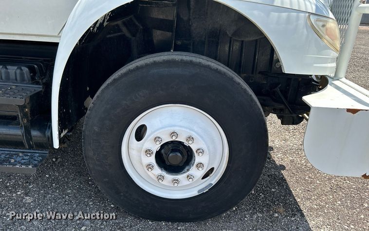 image for item KW9226 2010 International 4400  bucket truck