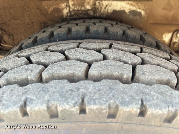 image for item KW9226 2010 International 4400  bucket truck