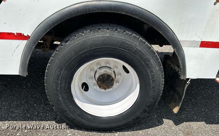 image for item KW9226 2010 International 4400  bucket truck