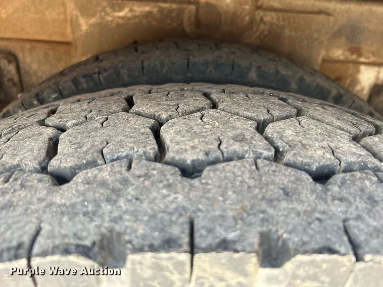 image for item KW9226 2010 International 4400  bucket truck