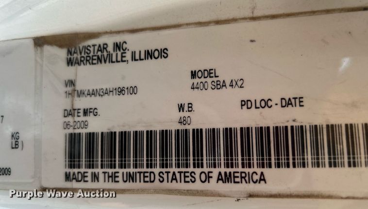 image for item KW9226 2010 International 4400  bucket truck