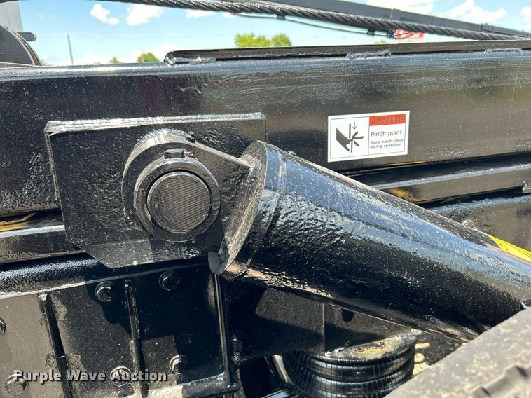 image for item KW9227 2011 Peterbilt 367  roll-off container truck